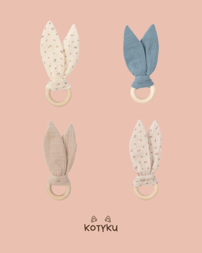 Muślinowe uszka z drewnianym gryzakiem